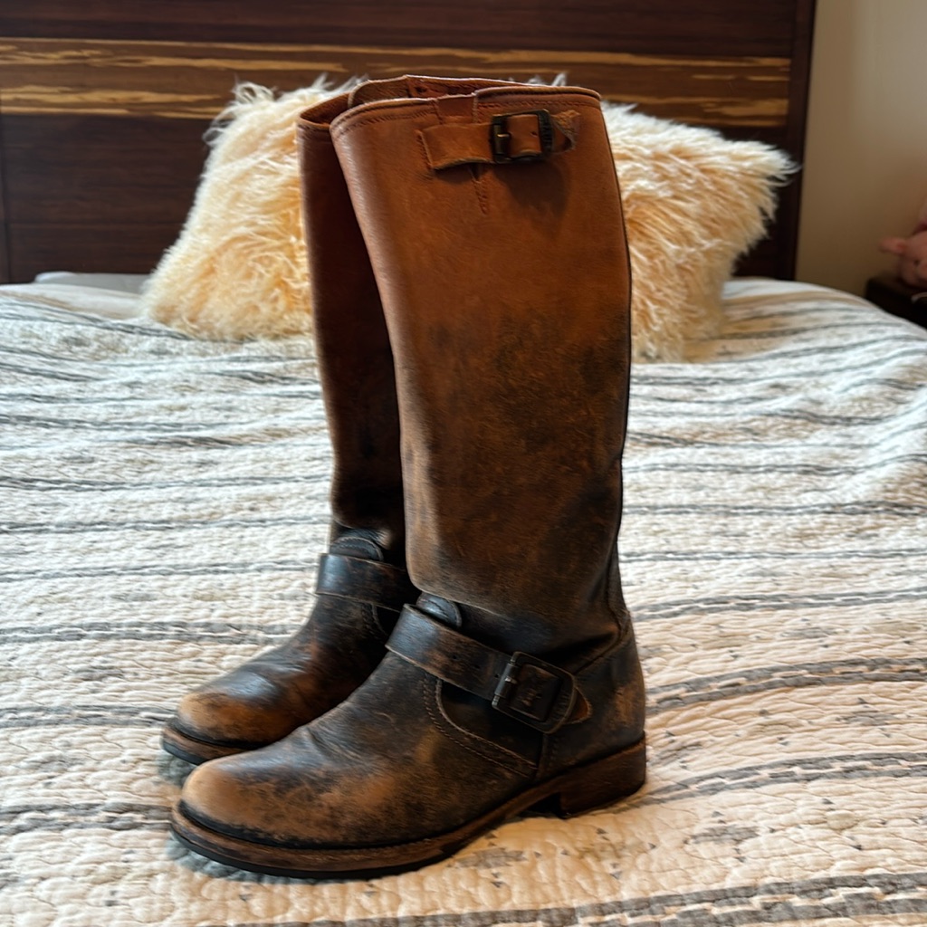 Frye Boots Women’s 8